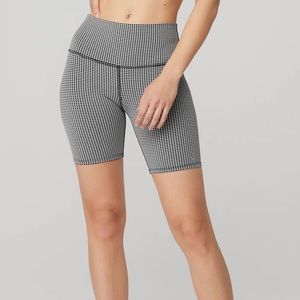 7" High-Waist Micro Houndstooth Biker Short by Alo